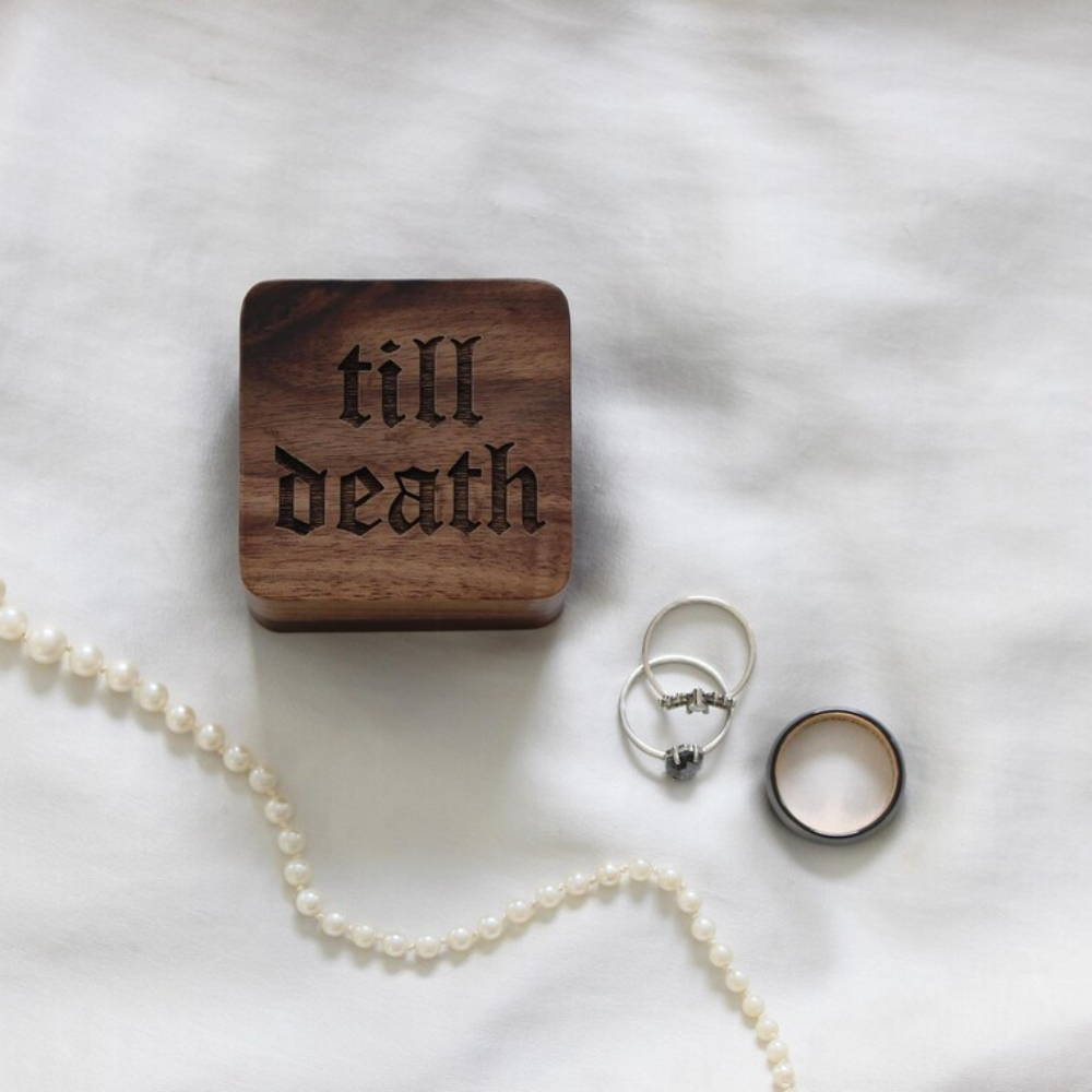 Engraved Walnut Ring Box Till  - Wood Ring Blank recension och pris