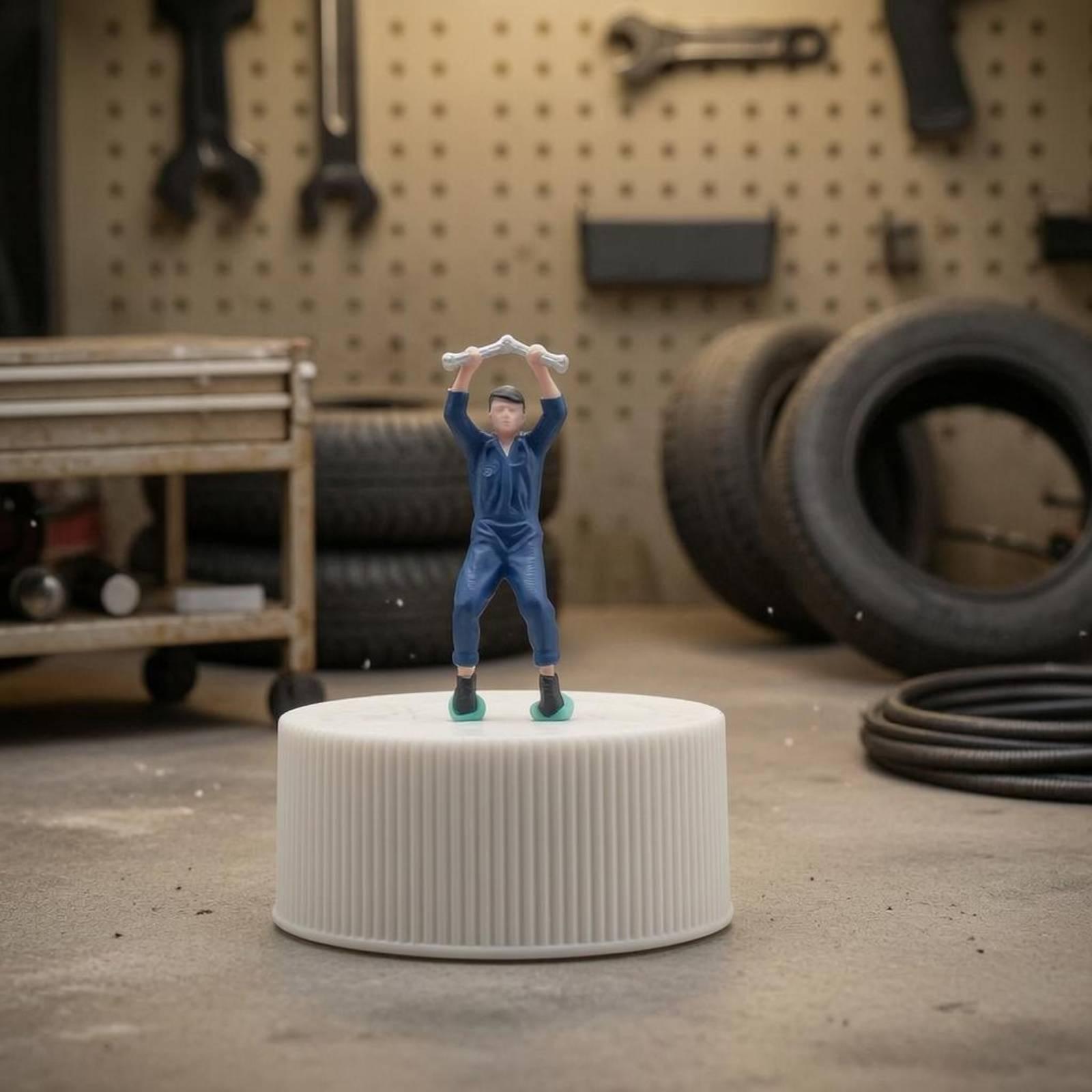 Standing Garage Mechanic Figur - Resin Craft Workshop recension och pris